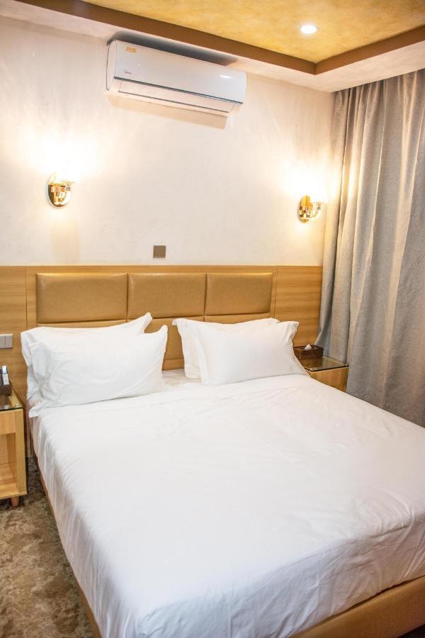 אואגדוגו Sami Hotel מראה חיצוני תמונה